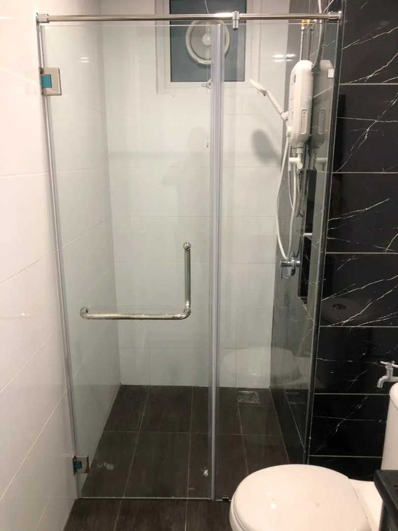 Shower Screen