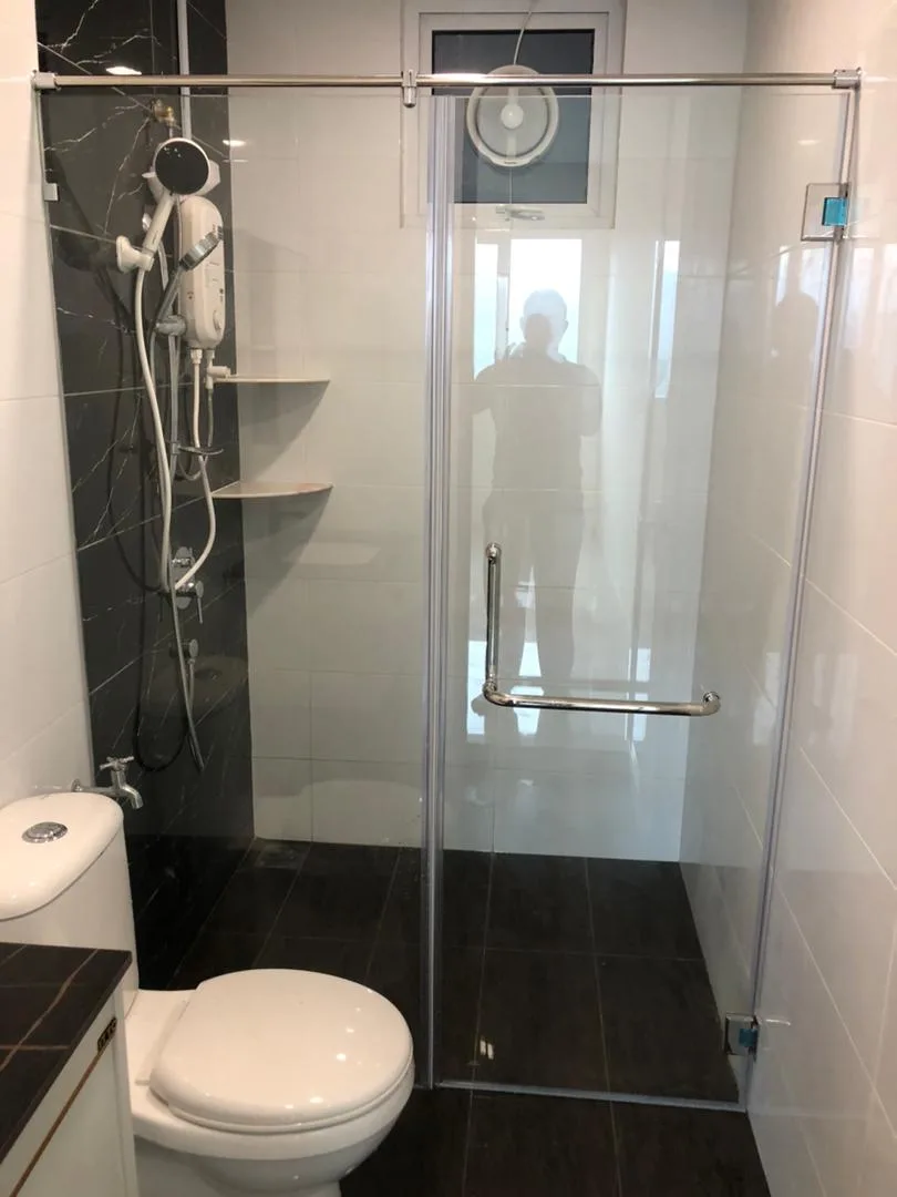 Shower Screen