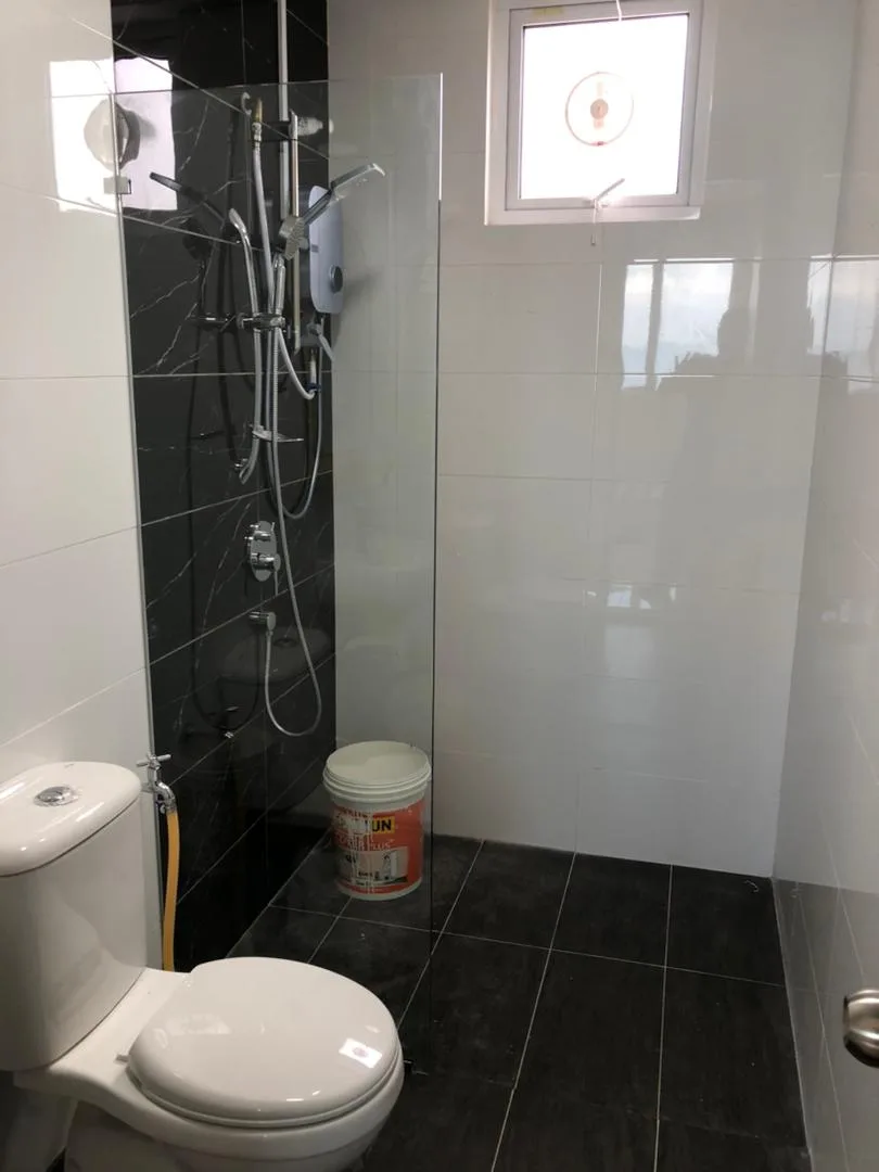 Shower Screen